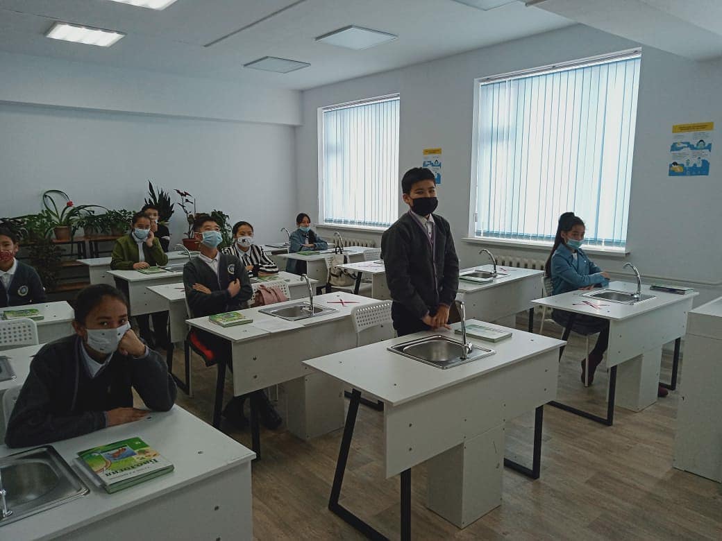 16-желтоқсан Тәуелсіздік күніне орай мектпшілік жалпы сынып сағаттары өтілді